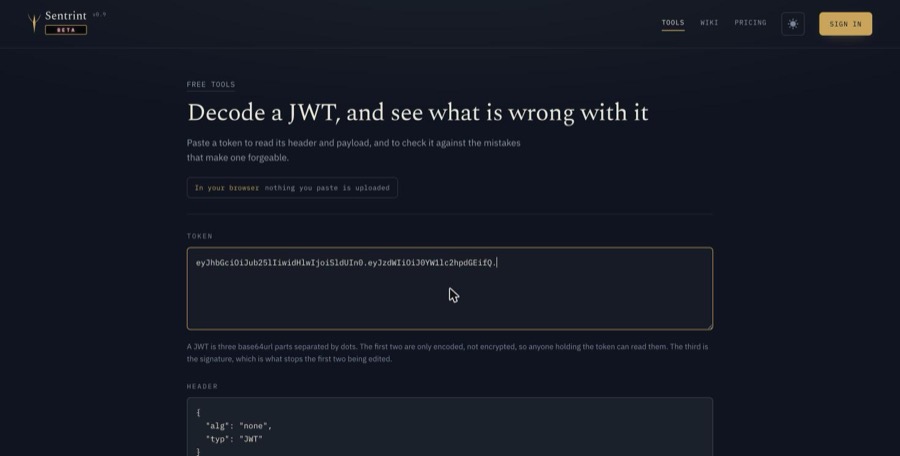 貼った瞬間に HEADER と PAYLOAD が復号されて表示される。ボタンを押す必要はない。